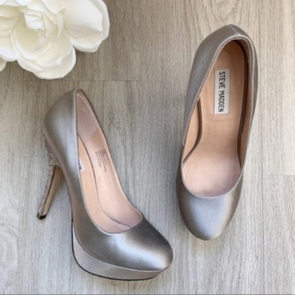 Steve Madden | Gray Satin Partyy-R Platform Pump - Picture 1 of 8